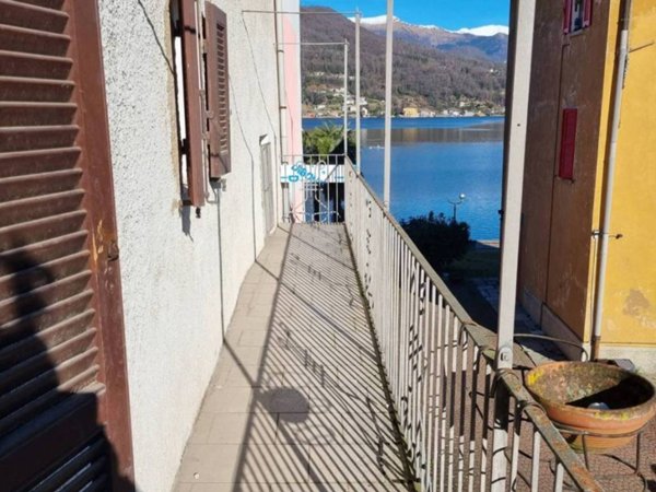 appartamento in vendita a Lavena Ponte Tresa in zona Lavena