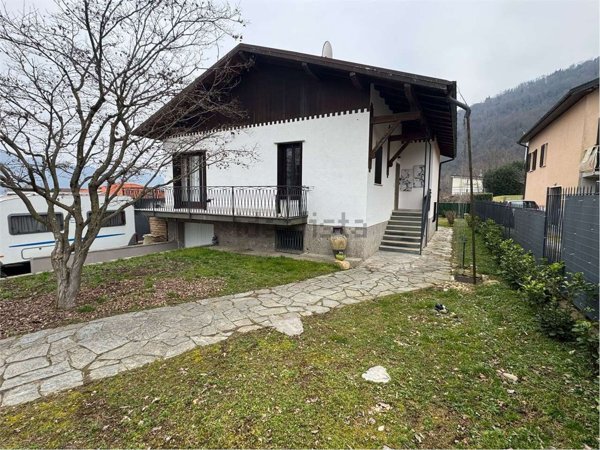 casa indipendente in vendita a Lavena Ponte Tresa in zona Ponte Tresa
