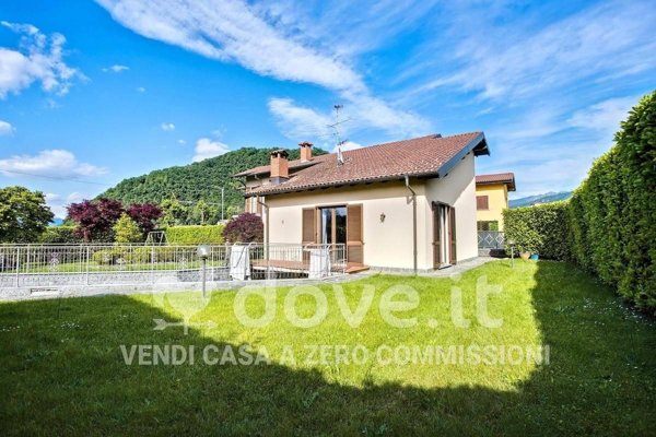 casa indipendente in vendita a Lavena Ponte Tresa