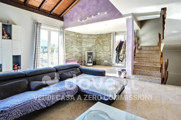 casa indipendente in vendita a Lavena Ponte Tresa