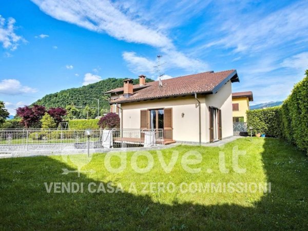 casa indipendente in vendita a Lavena Ponte Tresa