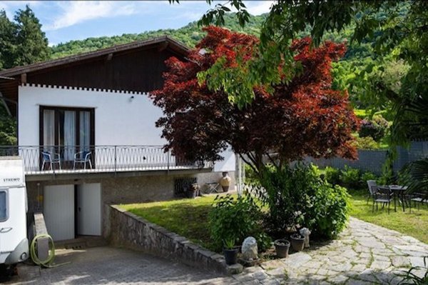 casa indipendente in vendita a Lavena Ponte Tresa