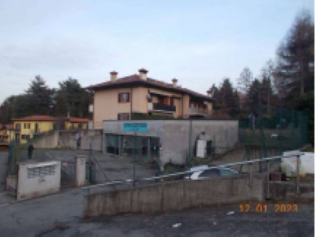 negozio in vendita a Lavena Ponte Tresa in zona Ponte Tresa