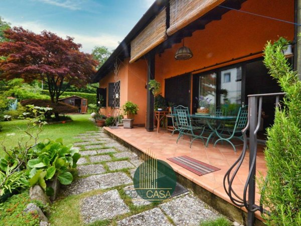 casa indipendente in vendita a Lavena Ponte Tresa in zona Ponte Tresa