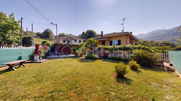 casa indipendente in vendita a Lavena Ponte Tresa in zona Ponte Tresa
