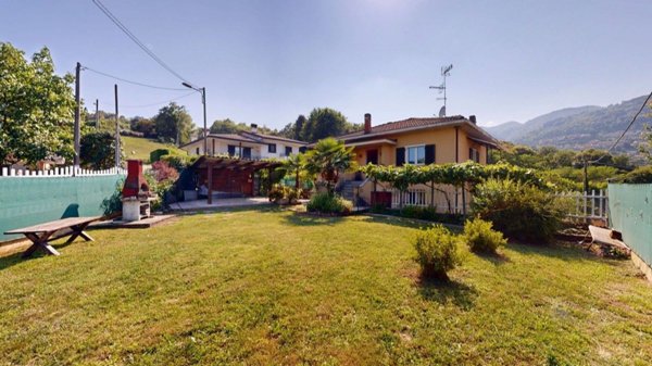 casa indipendente in vendita a Lavena Ponte Tresa