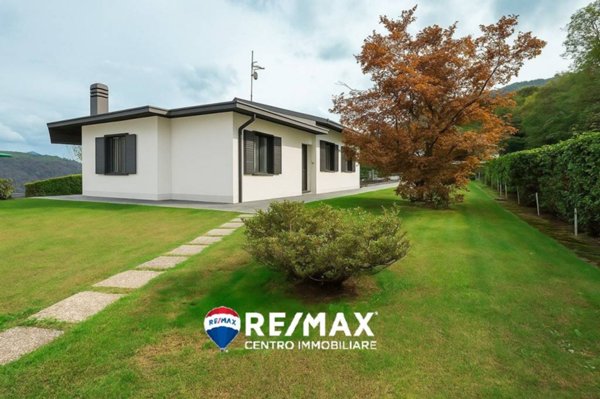 casa indipendente in vendita a Lavena Ponte Tresa in zona Ponte Tresa