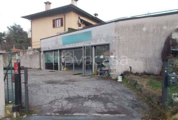 negozio in vendita a Lavena Ponte Tresa in zona Ponte Tresa