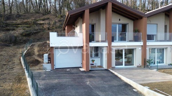 casa indipendente in vendita a Lavena Ponte Tresa