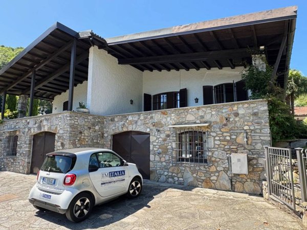 casa indipendente in vendita a Lavena Ponte Tresa