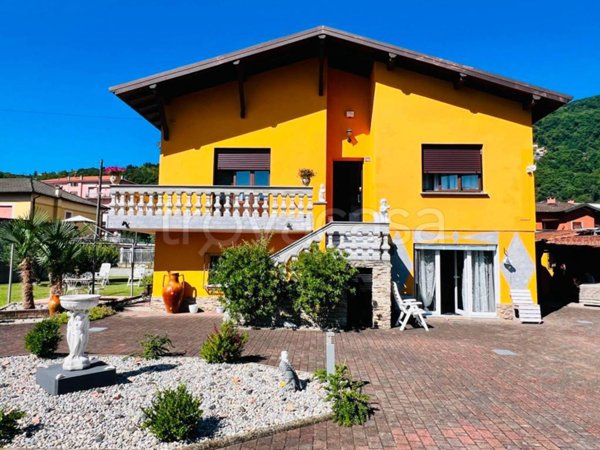 casa indipendente in vendita a Lavena Ponte Tresa in zona Ponte Tresa