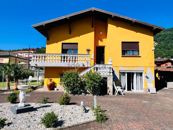 casa indipendente in vendita a Lavena Ponte Tresa