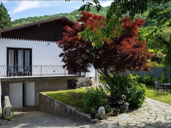 casa indipendente in vendita a Lavena Ponte Tresa