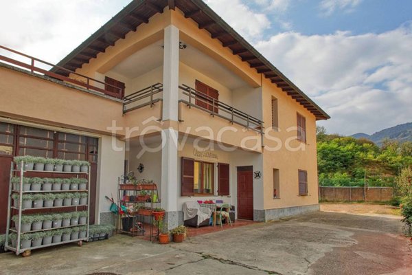 casa indipendente in vendita a Lavena Ponte Tresa