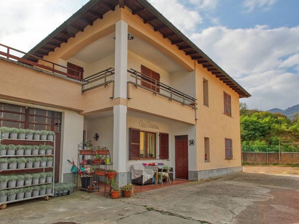 casa indipendente in vendita a Lavena Ponte Tresa in zona Ponte Tresa