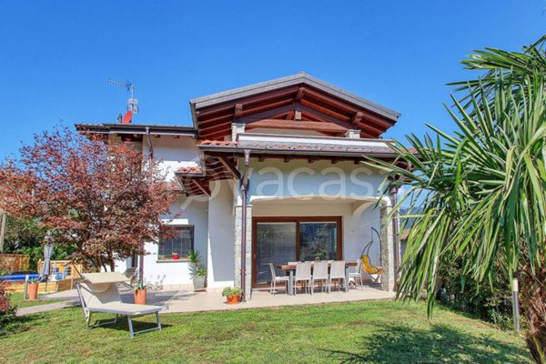 casa indipendente in vendita a Lavena Ponte Tresa in zona Lavena