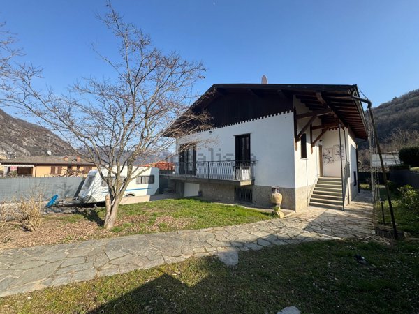 casa indipendente in vendita a Lavena Ponte Tresa