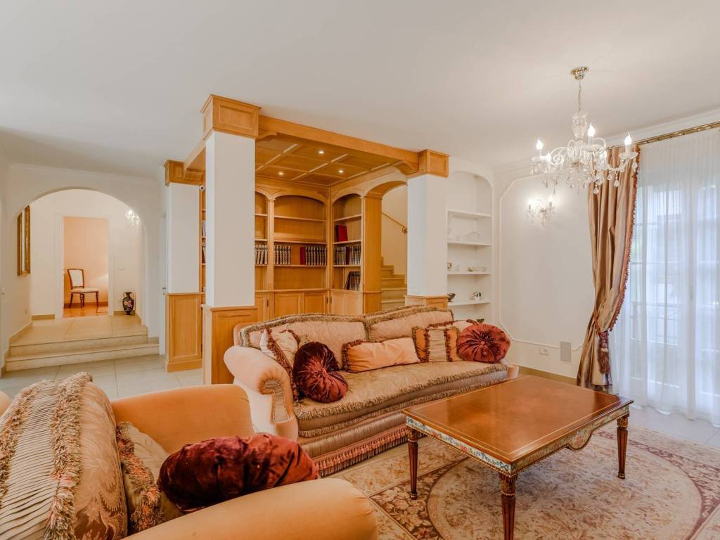 casa indipendente in vendita a Lavena Ponte Tresa