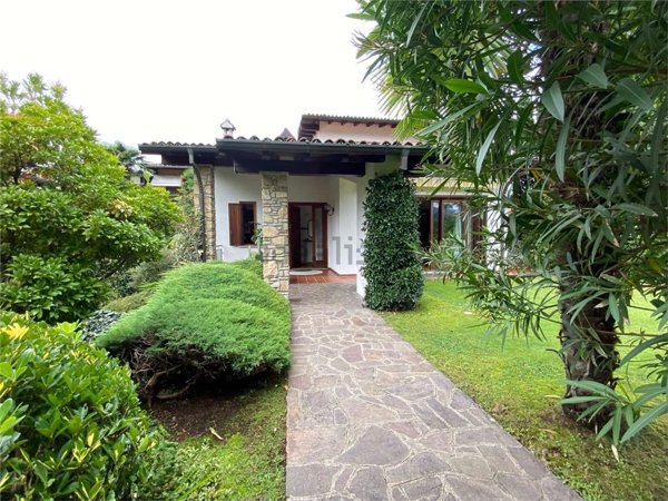 casa indipendente in vendita a Lavena Ponte Tresa