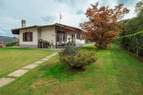 casa indipendente in vendita a Lavena Ponte Tresa in zona Ponte Tresa