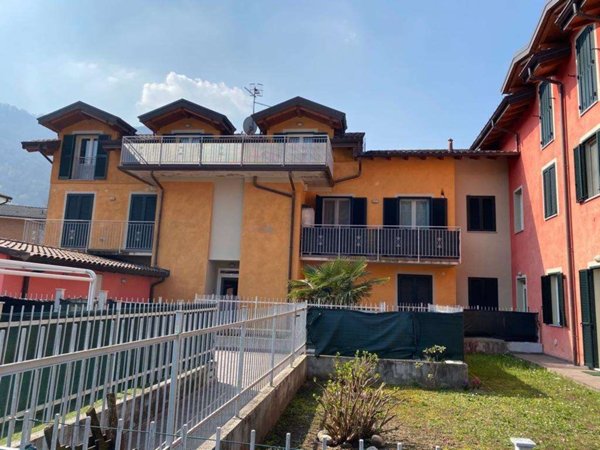 appartamento in vendita a Lavena Ponte Tresa in zona Lavena