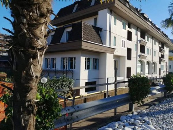 negozio in vendita a Lavena Ponte Tresa