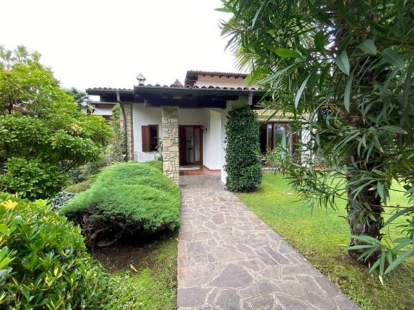 casa indipendente in vendita a Lavena Ponte Tresa