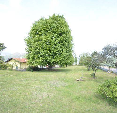 terreno edificabile in vendita a Lavena Ponte Tresa in zona Piacco