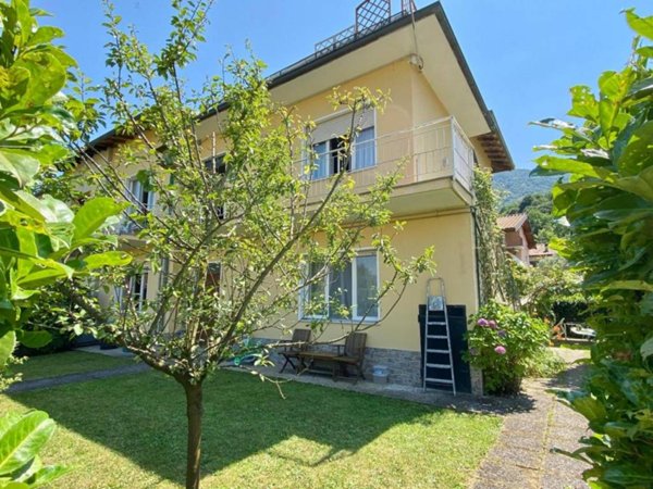 casa indipendente in vendita a Lavena Ponte Tresa