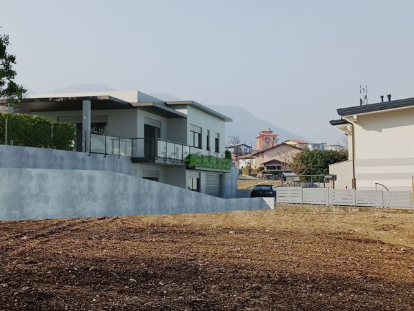 casa indipendente in vendita a Lavena Ponte Tresa