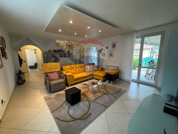 casa indipendente in vendita a Lavena Ponte Tresa in zona Lavena