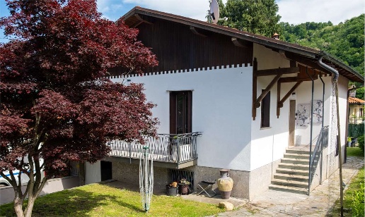 casa indipendente in vendita a Lavena Ponte Tresa
