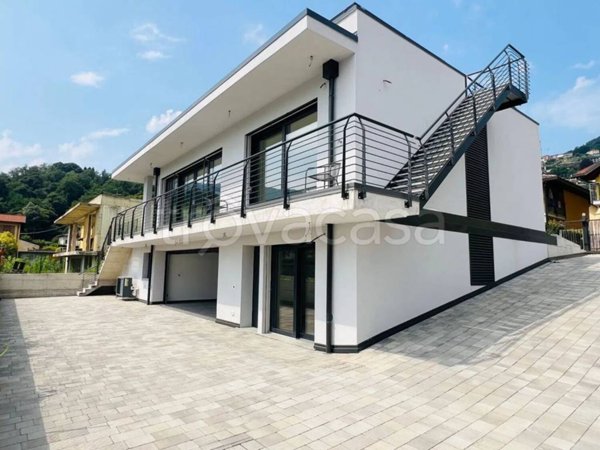 casa indipendente in vendita a Lavena Ponte Tresa