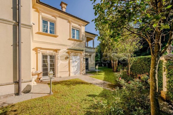 casa indipendente in vendita a Lavena Ponte Tresa