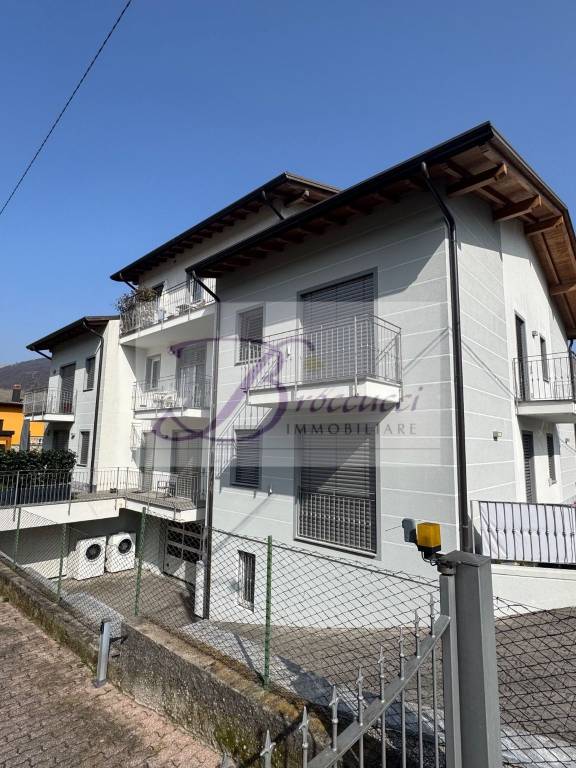 appartamento in vendita a Lavena Ponte Tresa in zona Ponte Tresa