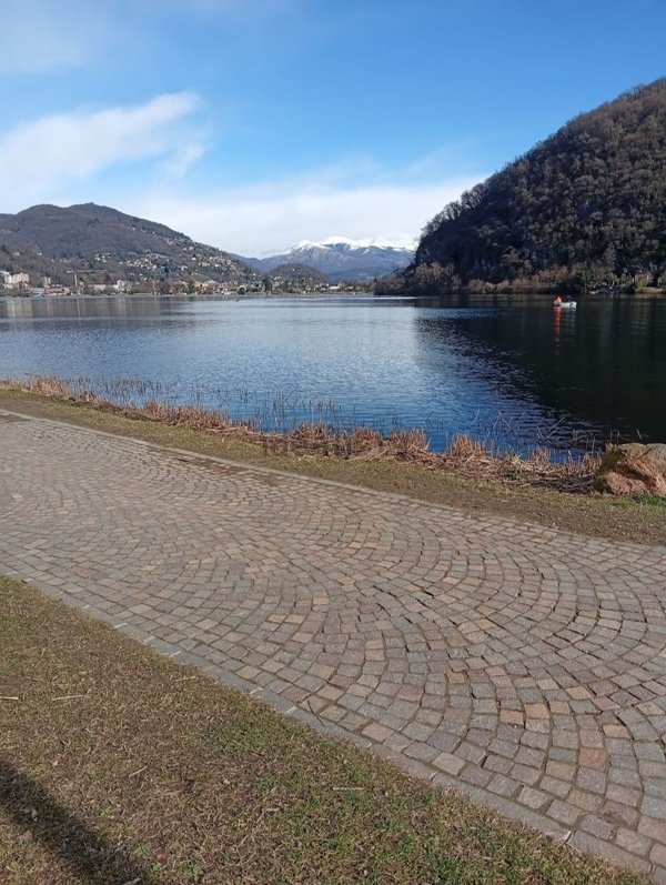 casa indipendente in vendita a Lavena Ponte Tresa