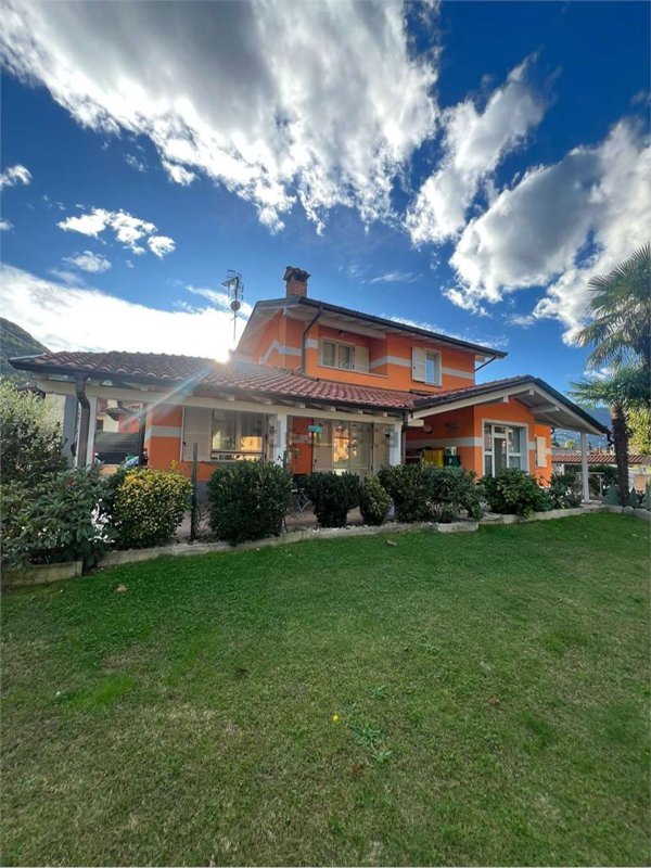 casa indipendente in vendita a Lavena Ponte Tresa