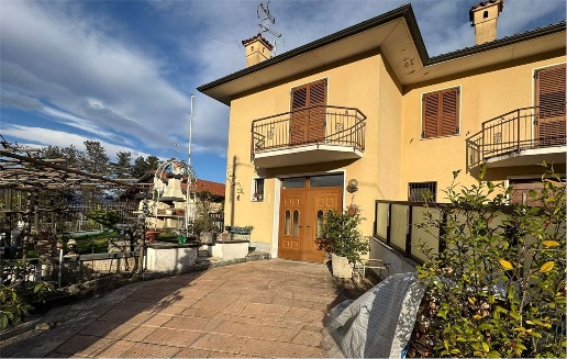 casa indipendente in vendita a Lavena Ponte Tresa