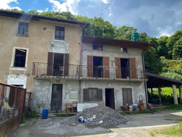 casa indipendente in vendita a Lavena Ponte Tresa