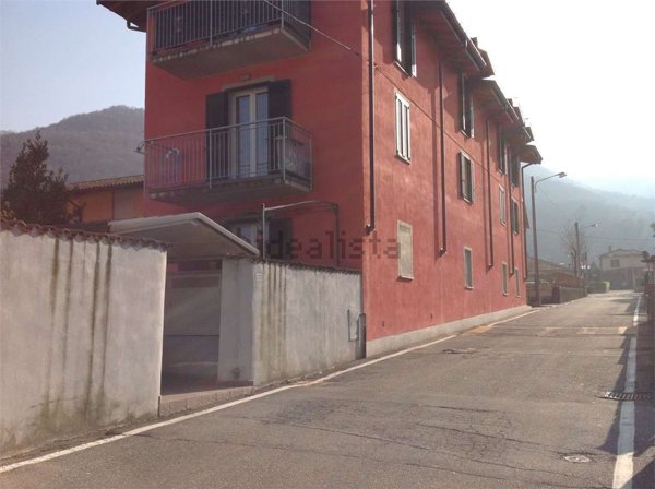 appartamento in vendita a Lavena Ponte Tresa in zona Lavena