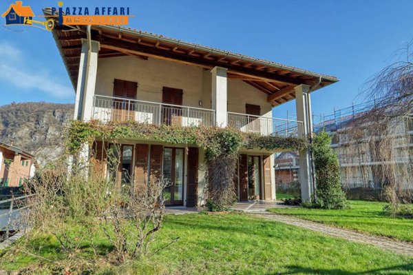 casa indipendente in vendita a Lavena Ponte Tresa in zona Lavena
