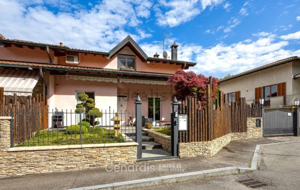 casa indipendente in vendita a Lavena Ponte Tresa