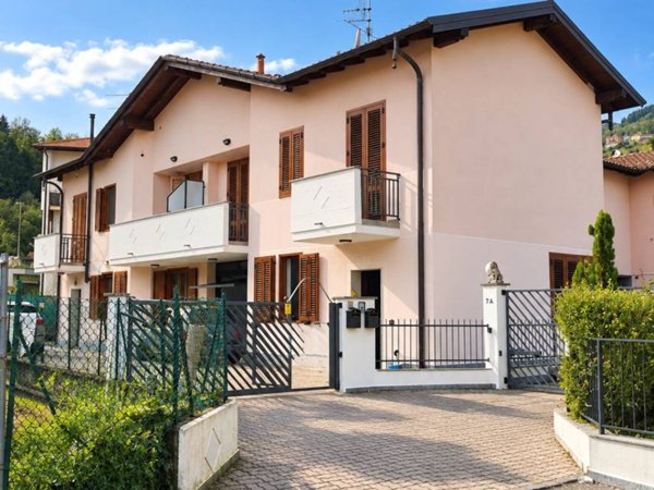 casa indipendente in vendita a Lavena Ponte Tresa in zona Ponte Tresa