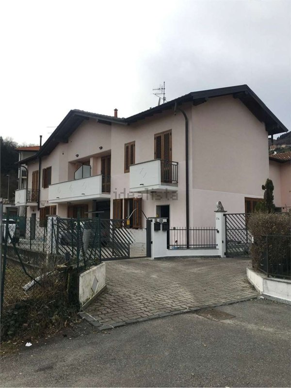 casa indipendente in vendita a Lavena Ponte Tresa