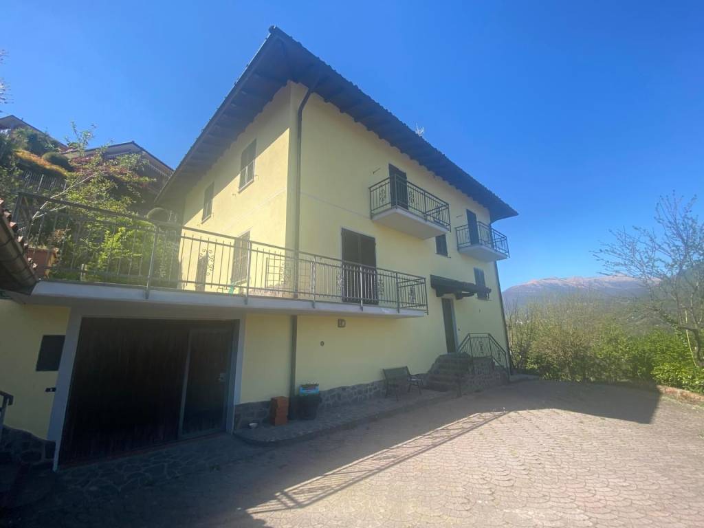 casa indipendente in vendita a Lavena Ponte Tresa