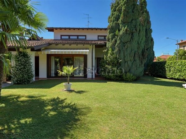 casa indipendente in vendita a Lavena Ponte Tresa in zona Piacco
