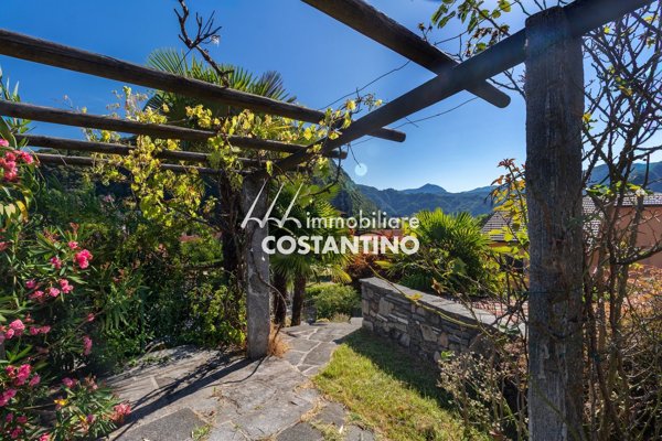 casa indipendente in vendita a Lavena Ponte Tresa in zona Ponte Tresa