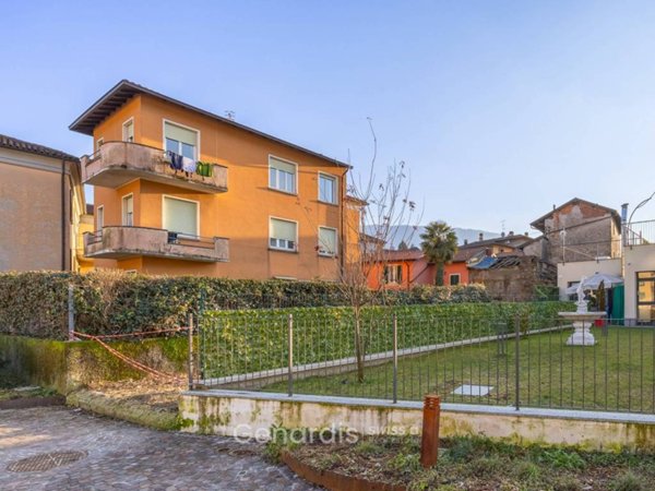 casa indipendente in vendita a Lavena Ponte Tresa in zona Ponte Tresa