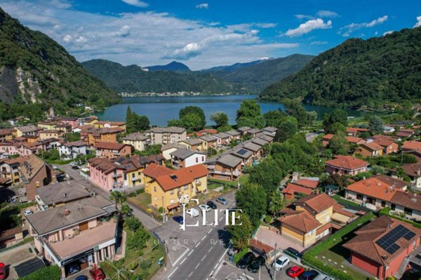 casa indipendente in vendita a Lavena Ponte Tresa in zona Ponte Tresa