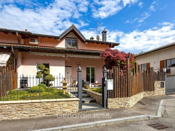 casa indipendente in vendita a Lavena Ponte Tresa in zona Ponte Tresa